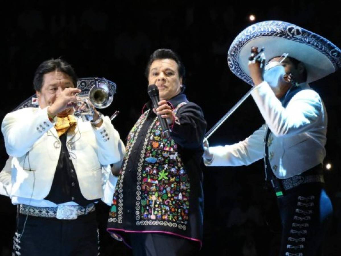 Latinoamérica lamenta y llora la muerte de Juan Gabriel, 'El Divo de Juárez'