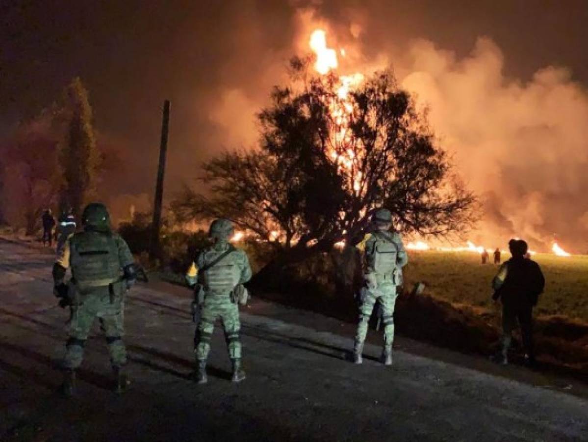Al menos 20 muertos y 54 heridos por incendio en ducto de combustible en México