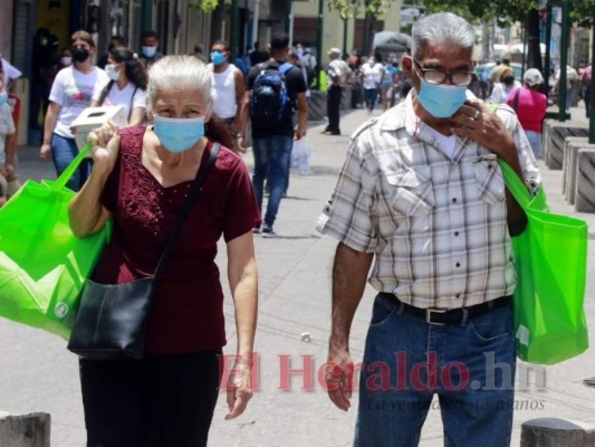 Análisis: En junio deben bajar las muertes de mayores de 75 años por covid-19