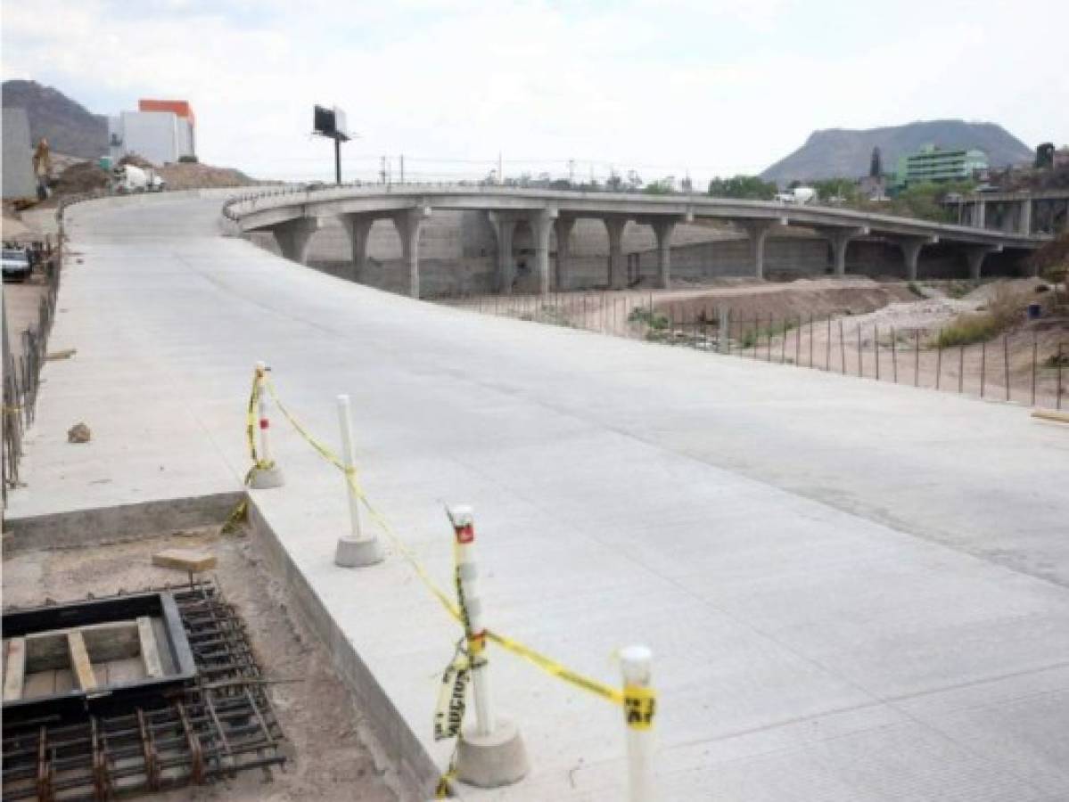 Por vía rápida cerrarán la calle que conduce del anillo periférico al aeropuerto Toncontín