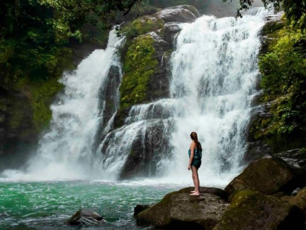 Costa Rica anuncia reapertura gradual a turismo internacional