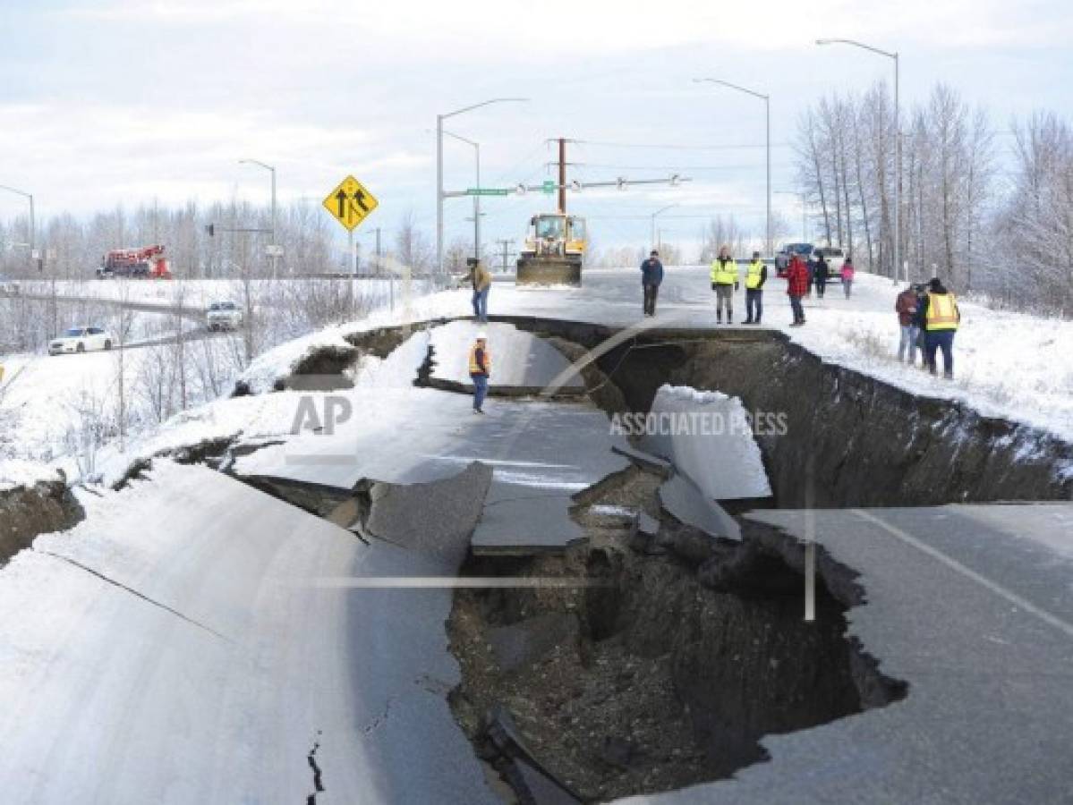 Suspenden alerta de tsunami tras un potente sismo en Alaska 