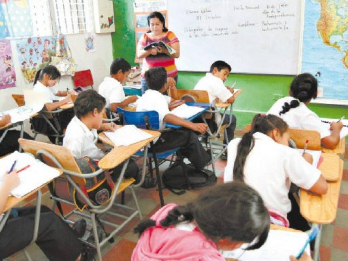 A la 'escuelita” de matemáticas más de 10 mil docentes de Honduras