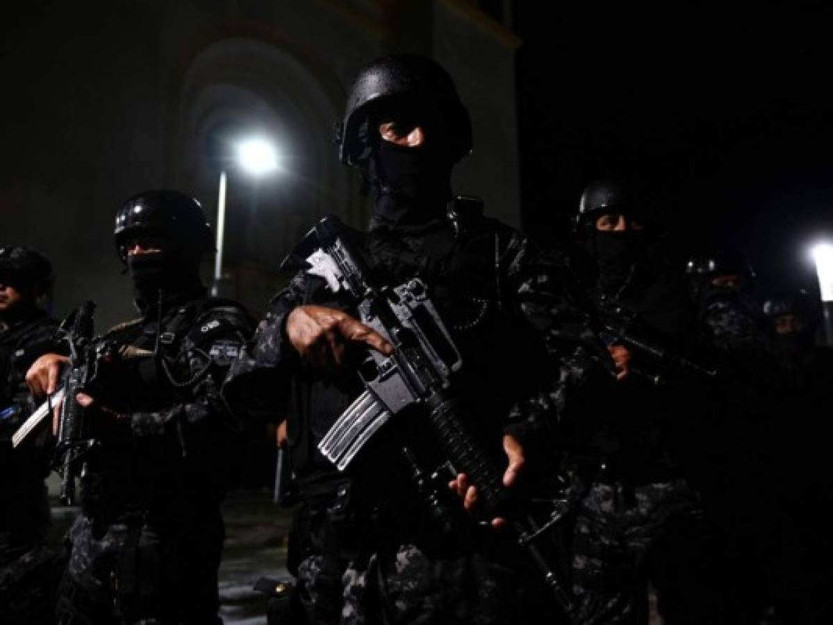 El Salvador: A cárceles de alta seguridad trasladan a peligrosos pandilleros que giraban órdenes desde prisión