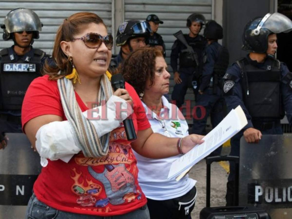 Periodistas hondureños exigen castigo contra policías que balearon a comunicador