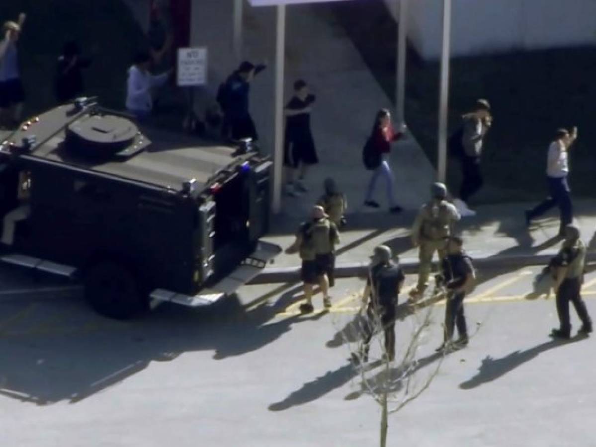 EEUU: Policía arrestó a sospechoso de tiroteo en escuela de Florida