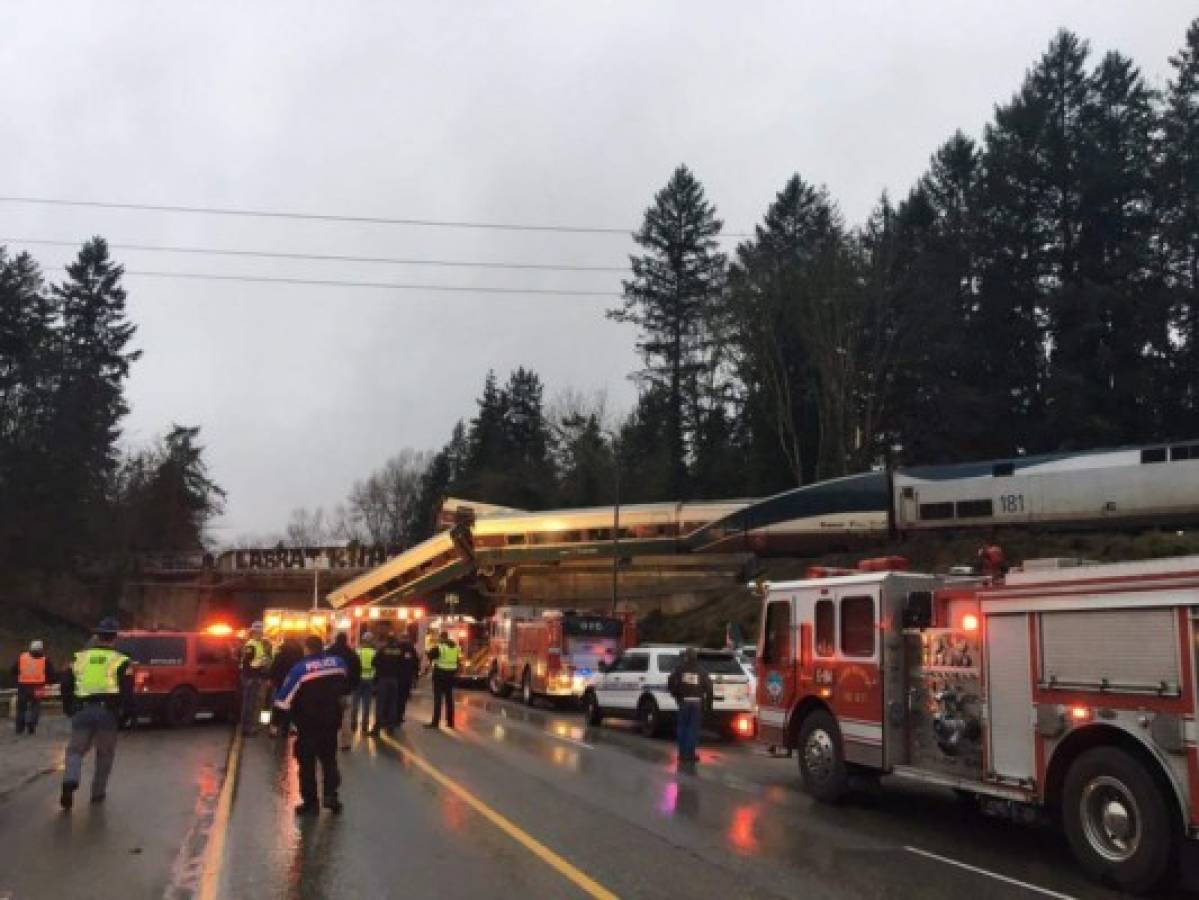 Tres muertos y un centenar de heridos por accidente ferroviario en EEUU