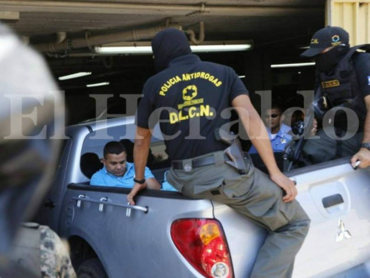 Con resguardo de agentes de la DCLN llegó uno de los imputados por este caso, foto: El Heraldo.