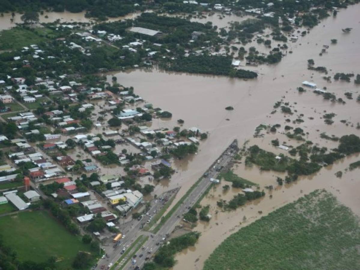 Honduras: Bajo el agua e incomunicado otra vez el valle de sula por Iota