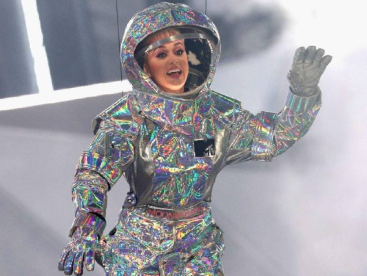 La espectacular entrada de Katy Perry en los premios MTV Video Music Awards