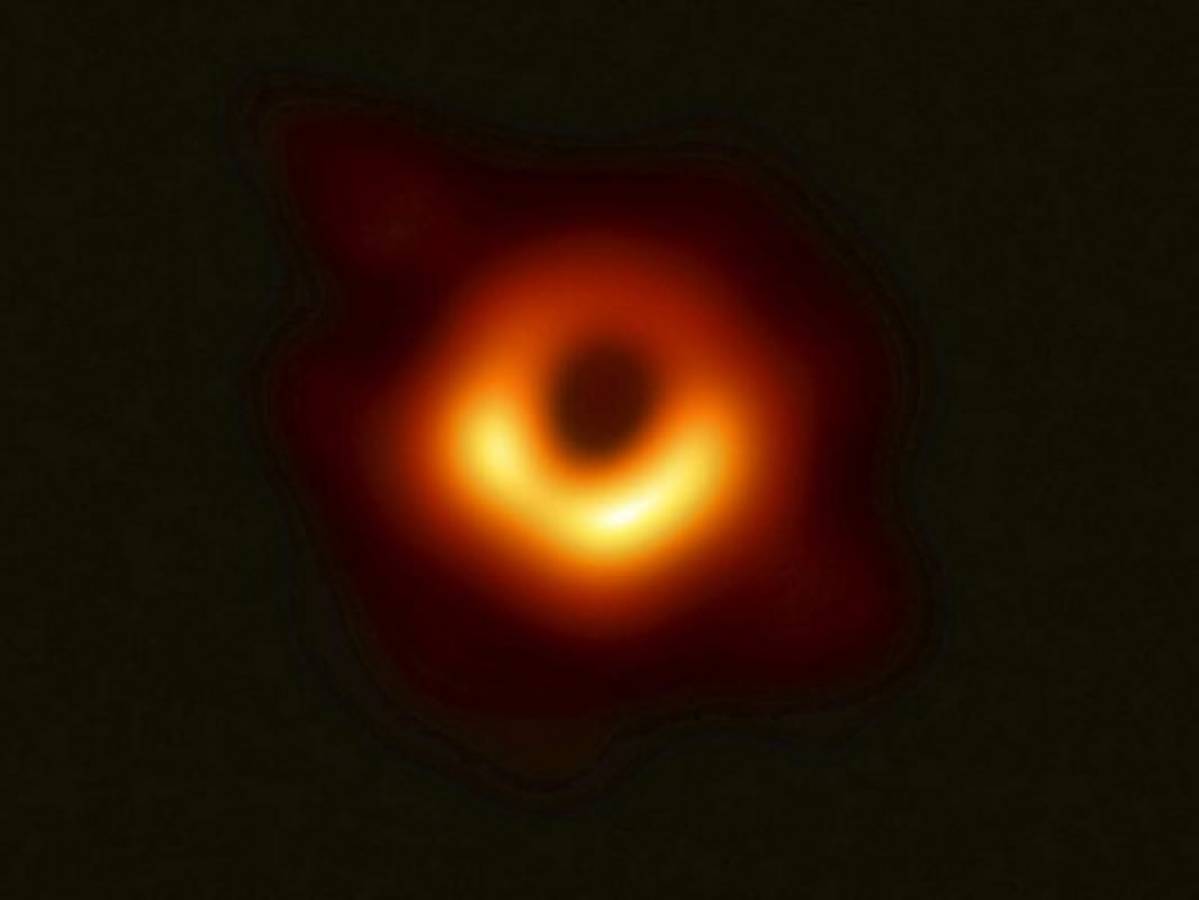 Revelan la primera imagen jamás lograda de un agujero negro 