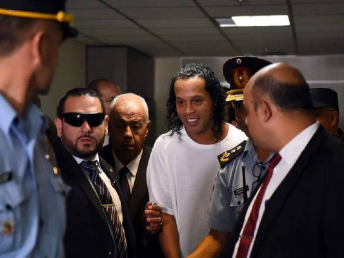 Ronaldinho Gaúcho cumple el lunes un mes de prisión en Paraguay