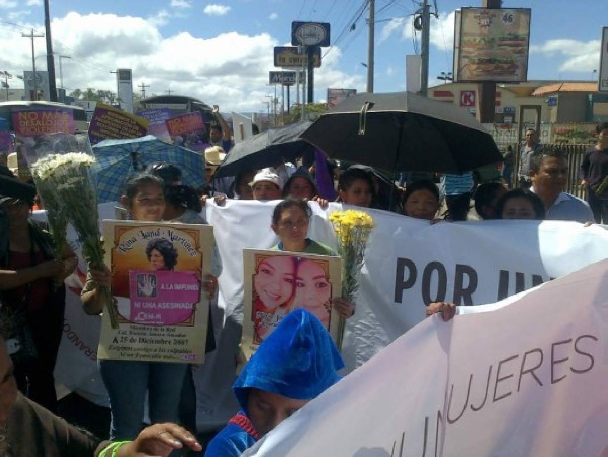 Mujeres hondureñas exigen igualdad y paz