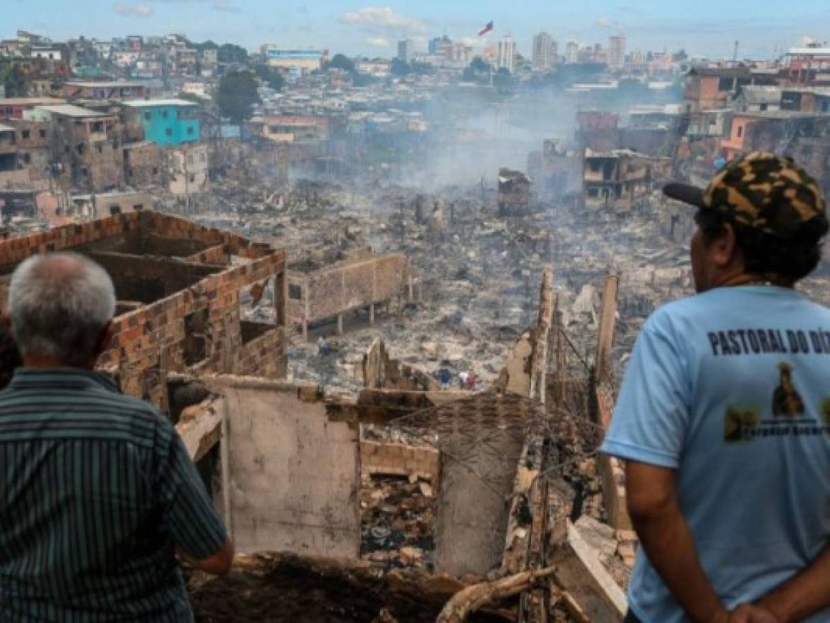 Incendio devoró unas 600 casas en un barrio de Manaos, Brasil