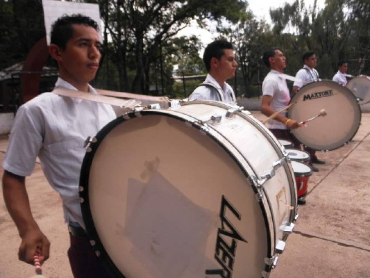 Belleza y buena música llevará la Escuela Normal Mixta a los desfiles patrios