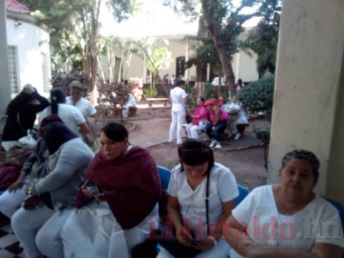 Auxiliares de Enfermería realizan paro de labores en desacuerdo al aumento salarial