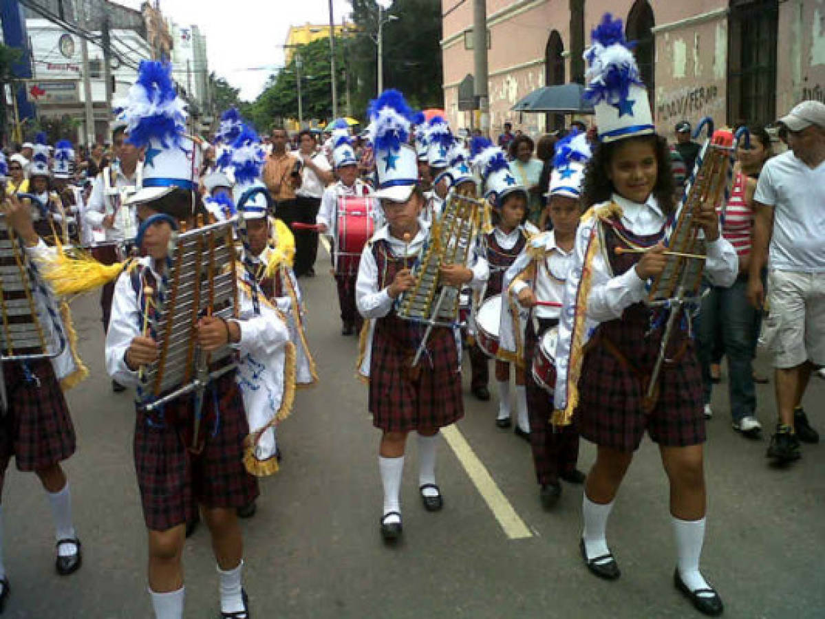 Escolares celebran Independencia en Honduras