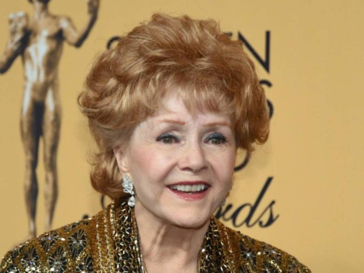 Actriz Debbie Reynolds muere un día después de su hija Carrie Fisher