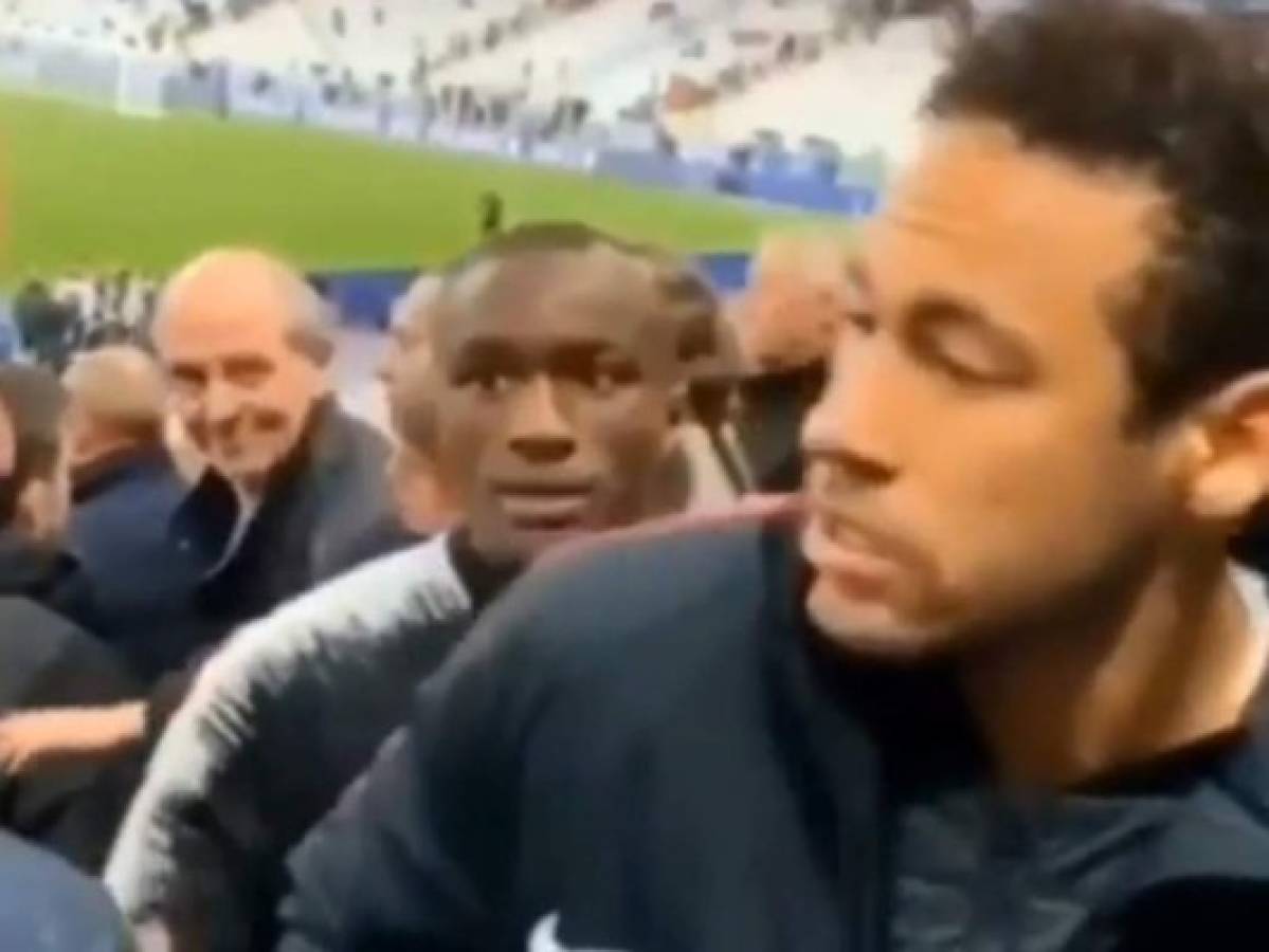 Neymar ha sido duramente cuestionado por su violenta reacción.