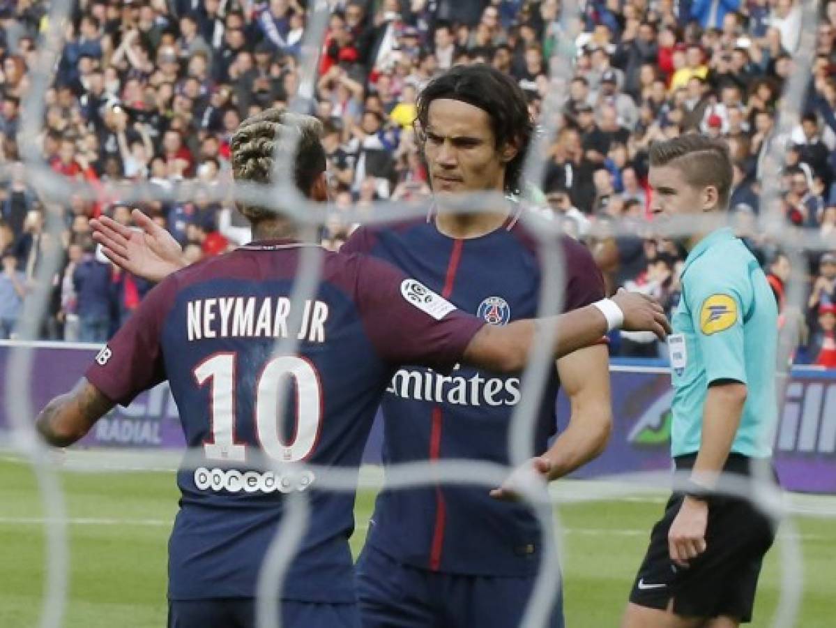 Delantero uruguayo Cavani firma la paz con Neymar en el PSG: 'Ya está todo tranquilo'