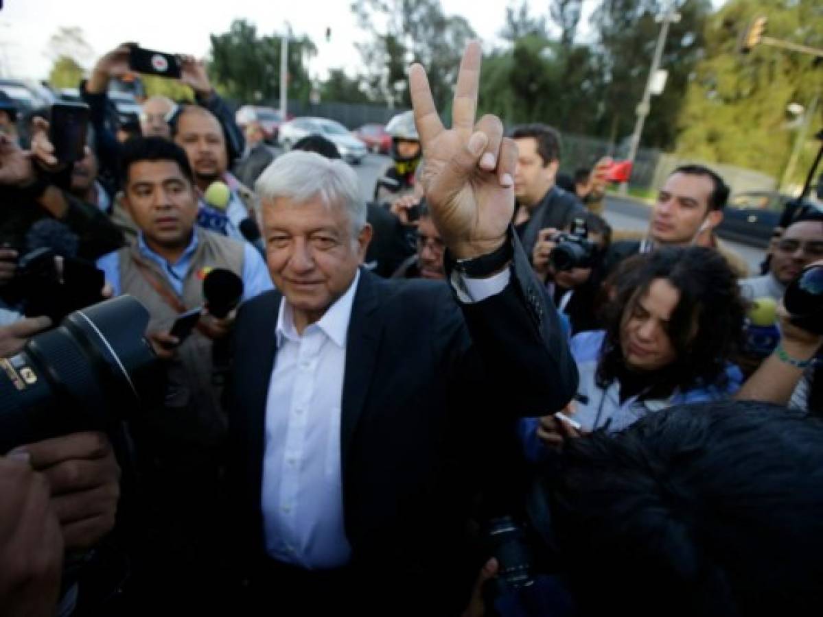 Andrés Manuel López Obrador, el primer candidato en ir a votar en México