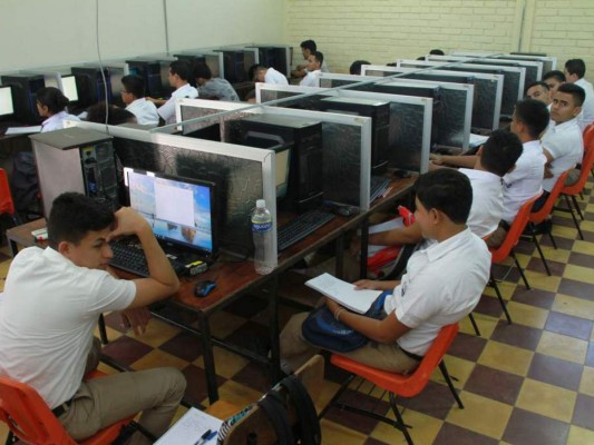 Se refuerza la asignatura de computación en Educación