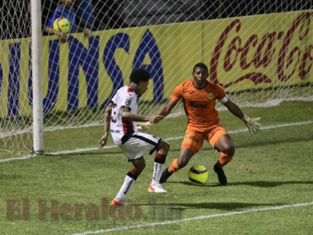 Real España perdió 1-2 ante Liga Deportiva Alajuelense con goles de Rojas y Alex López