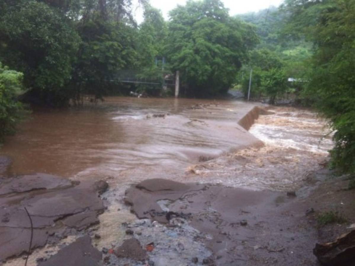 Alerta en El Salvador tras contabilizar cuatro muertos por las lluvias