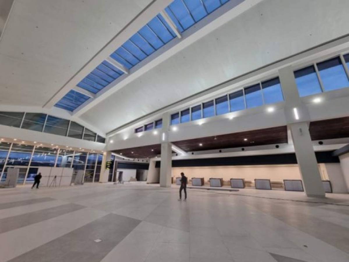 El Aeropuerto Internacional de Palmerola (XP) tiene 40 counters de check-in y 34 de inmigración y emigración. Además, 18 máquinas para realizar auto check-in.