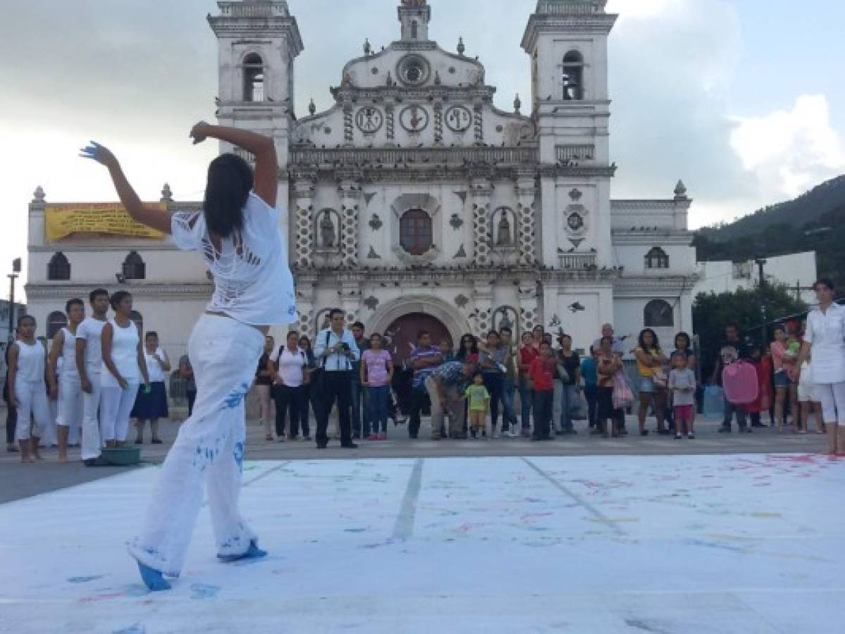 'Bailando alrededor del mundo” en Tegucigalpa