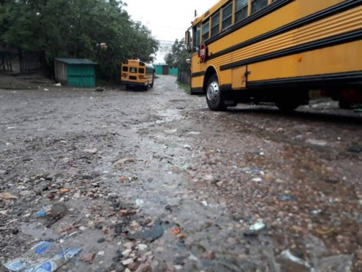 Habitantes de la colonia Reynel Fúnez claman ayuda para que les reparen las calles