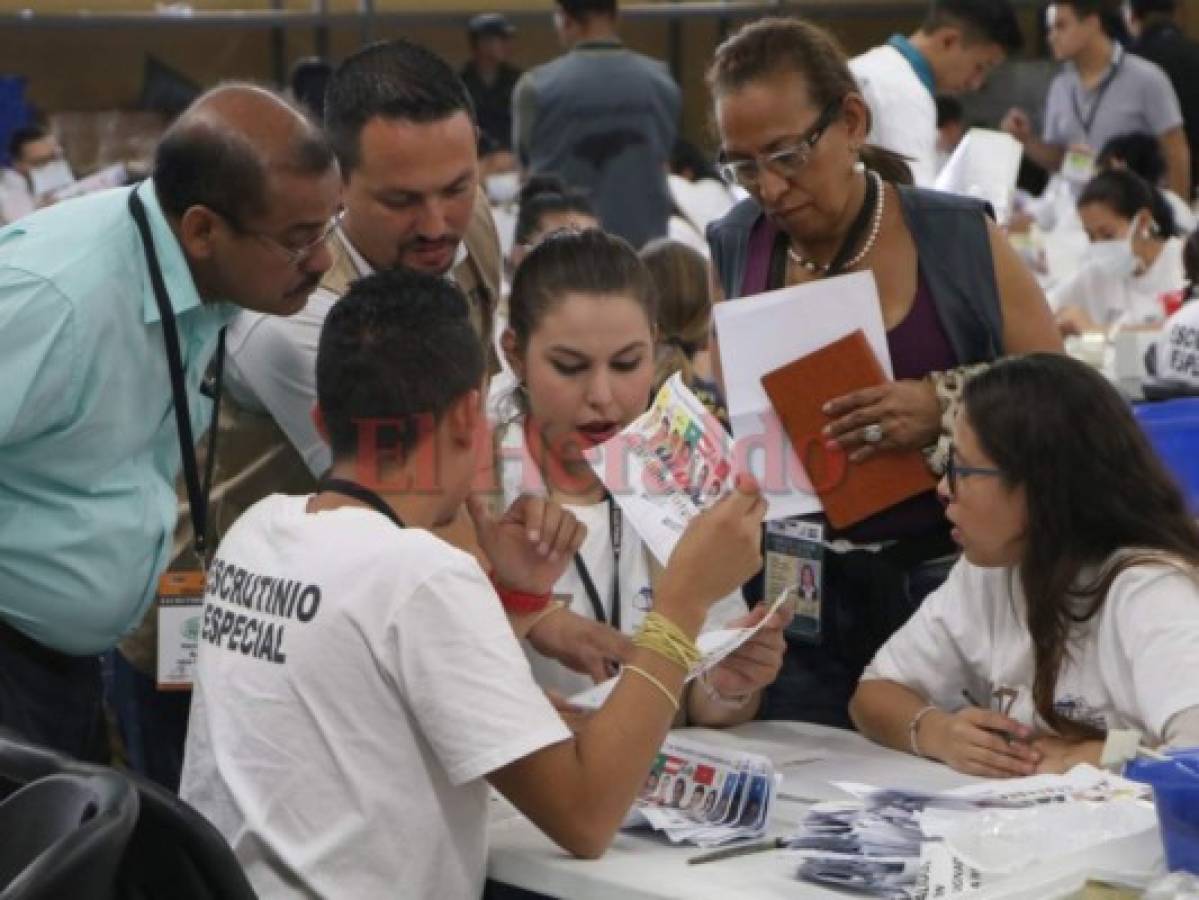 Juan Orlando Hernández también aventaja a Salvador Nasralla en el escrutinio especial