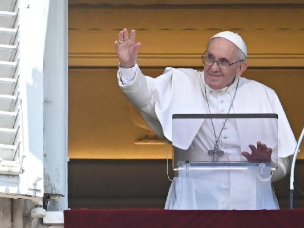 El papa renuncia a celebrar una misa en San Pedro por estar convaleciente  