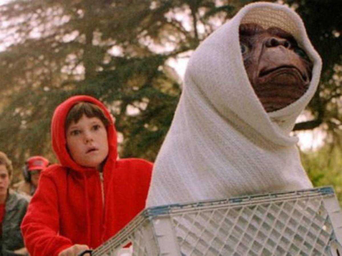 Cómo se ve 35 años después el niño que protagonizó la película 'ET el extraterrestre'
