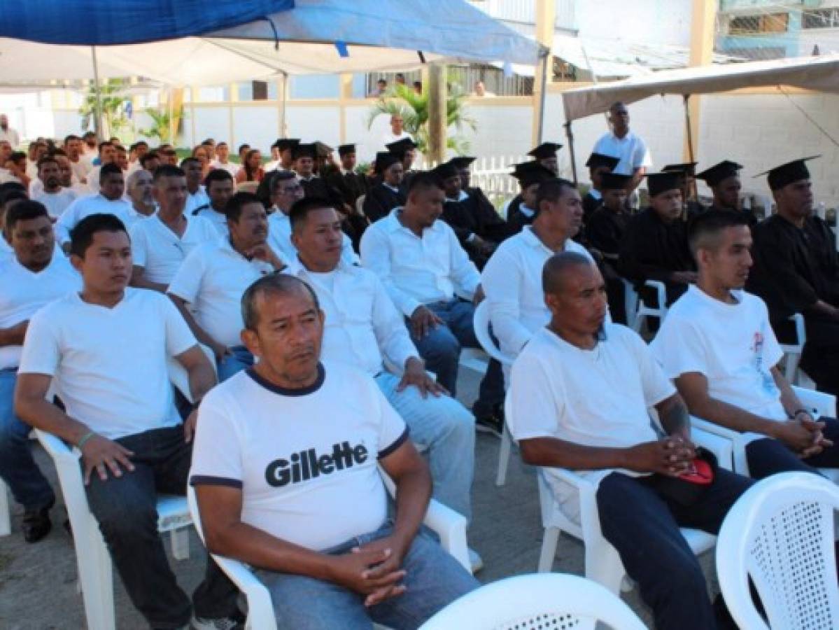 Treinta reos se gradúan de primaria en Penitenciaría Nacional de Támara