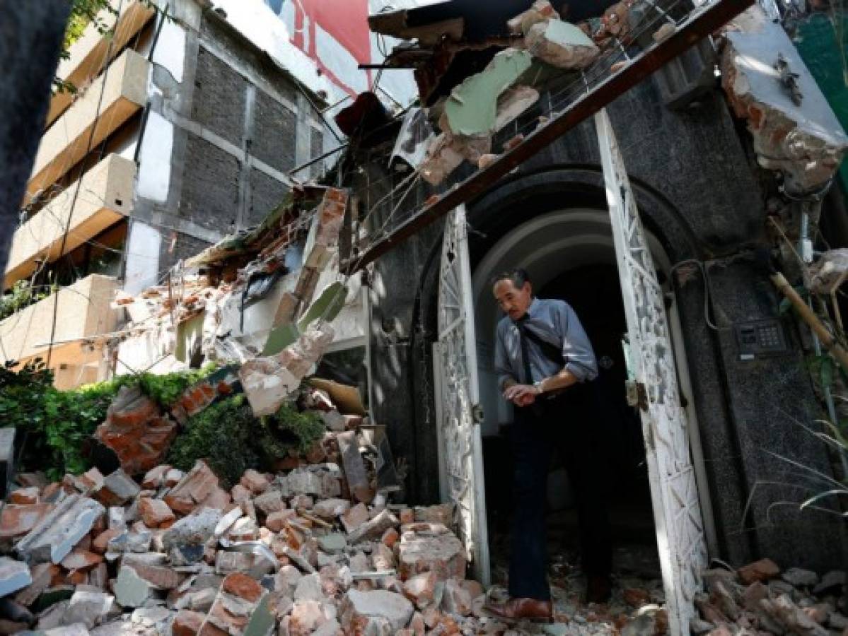 Crece desesperación por desaparecidos tras sismo en México