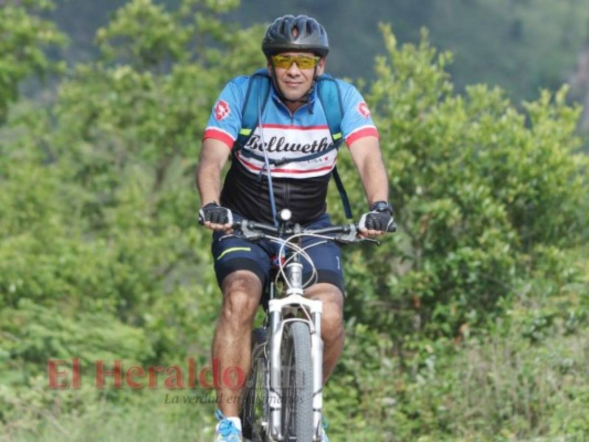 El ciclismo de montaña es uno de los deportes favoritos del oficial Jaír Meza. Foto: Efraín Salgado/ EL HERALDO.