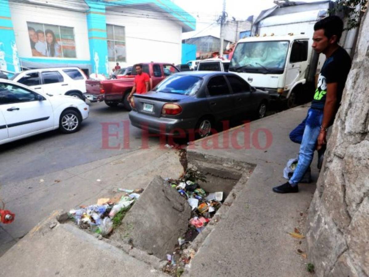 Tragante limita libre tránsito en el mercado Zonal Belén de la capital de Honduras