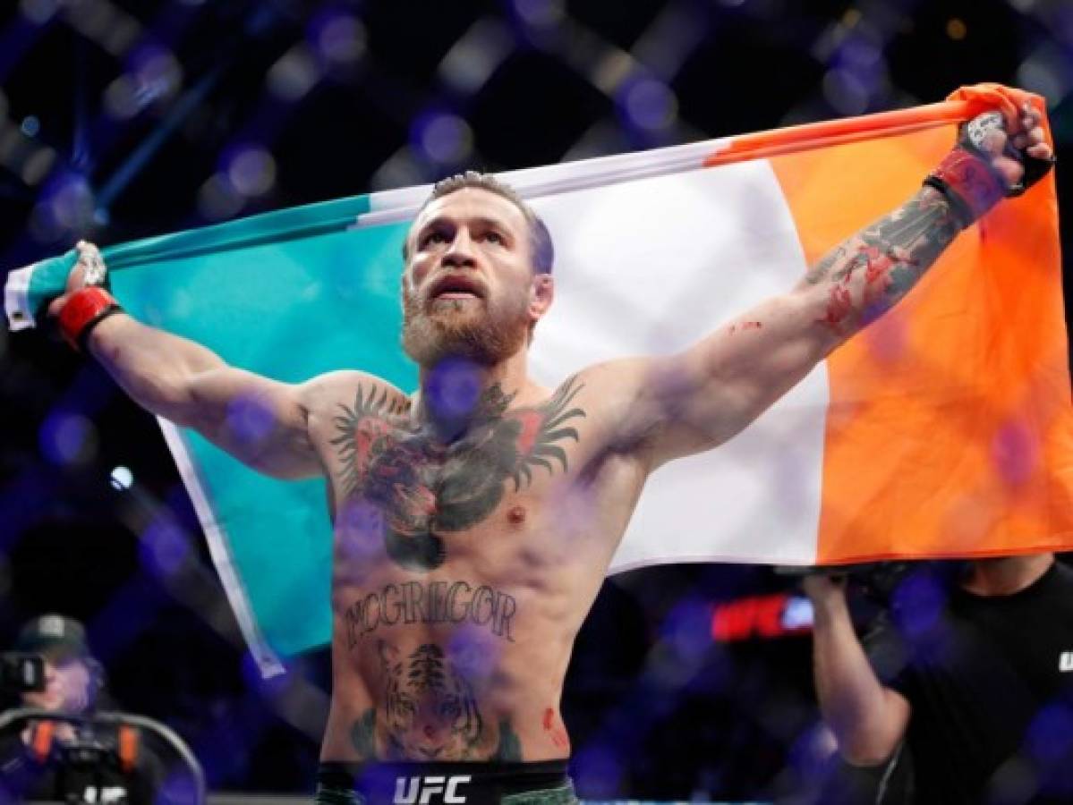 Conor McGregor vuelve a UFC y tumba a Cerrone en 40 segundos