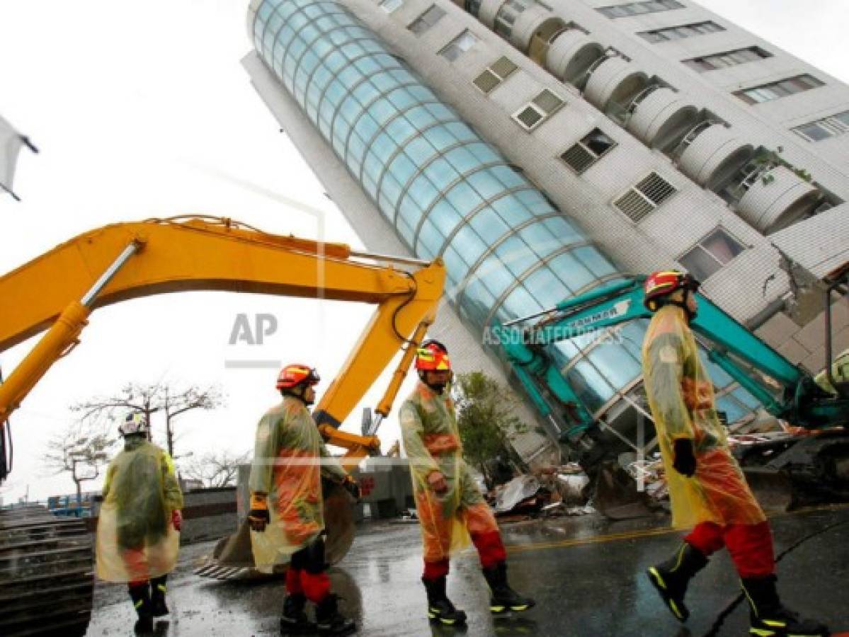 Capturan al constructor de edificio caído por sismo en Taiwán  
