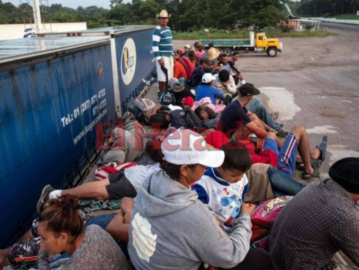 Caravana migrante de hondureños avanza desde Oaxaca rumbo a Ciudad de México