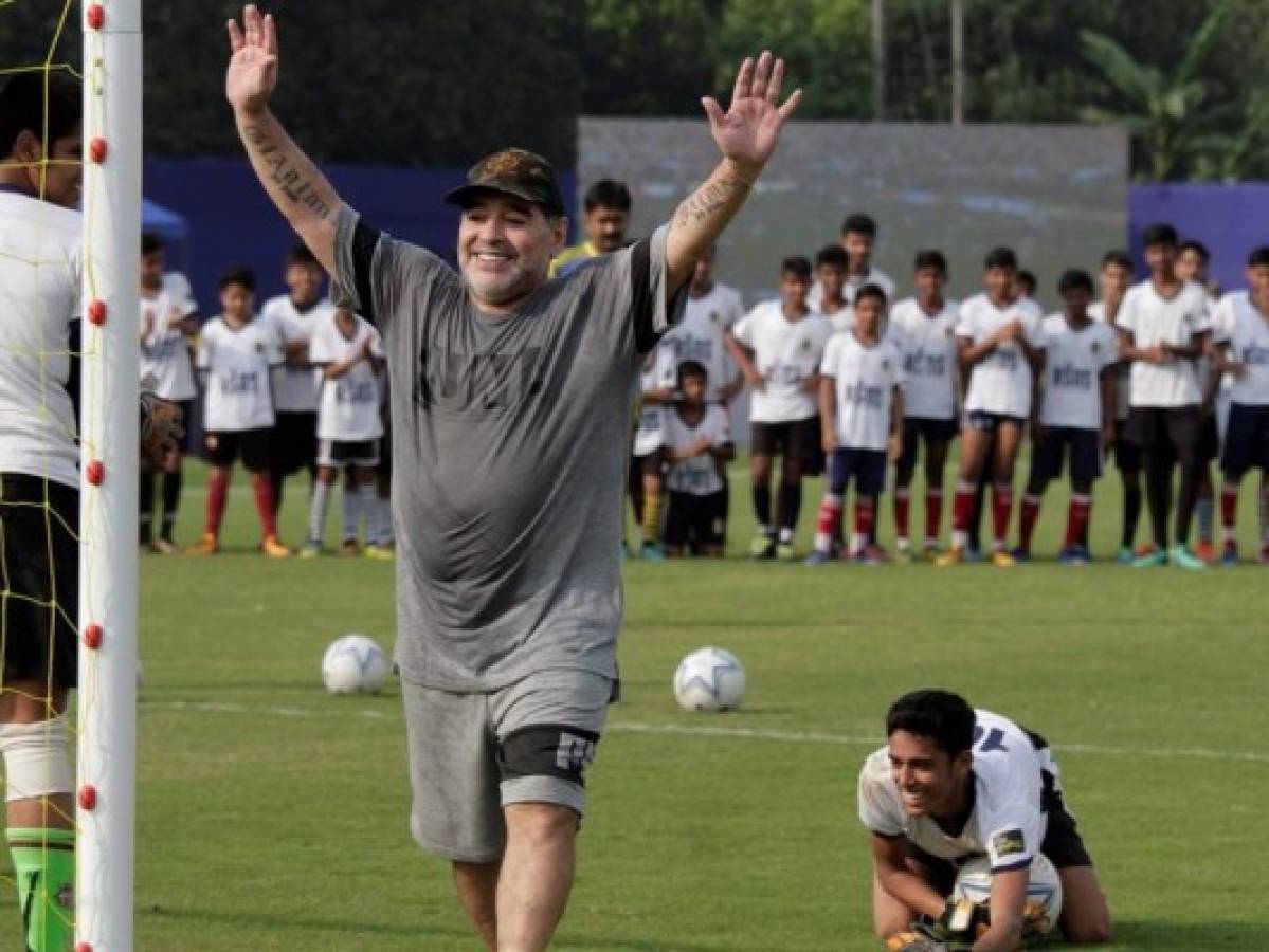 ¿Se parecen? La estatua de Diego Armando Maradona en la India es viral