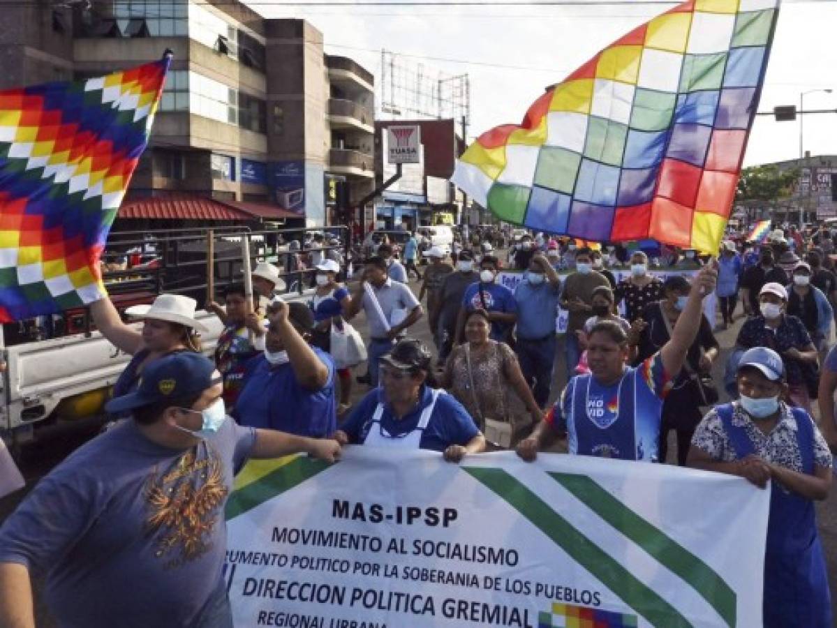 Manifestantes marchan en Bolivia en apoyo al gobierno