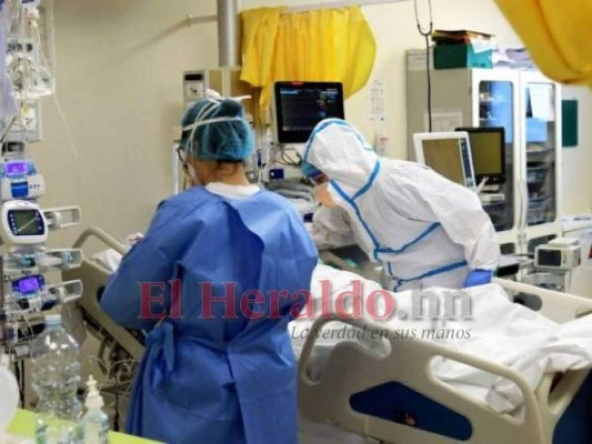 Al menos 20 médicos contagiados de covid-19 tras recibir ambas vacunas en Cortés