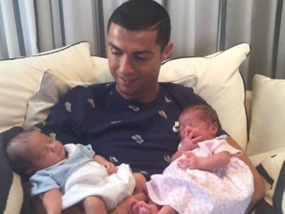¡Cristiano Ronaldo ya conoció a Mateo y Eva, sus gemelos!