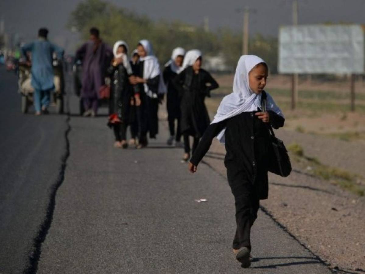 Los talibanes garantizan que las estudiantes volverán a la escuela 'lo antes posible'