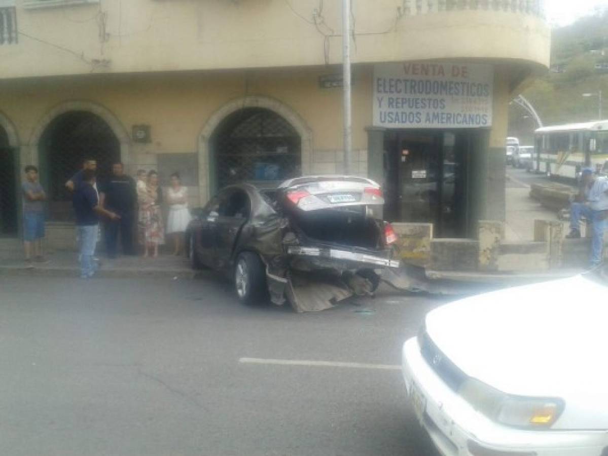 Honduras: Colisión vehicular deja un herido en primera avenida de Comayagüela