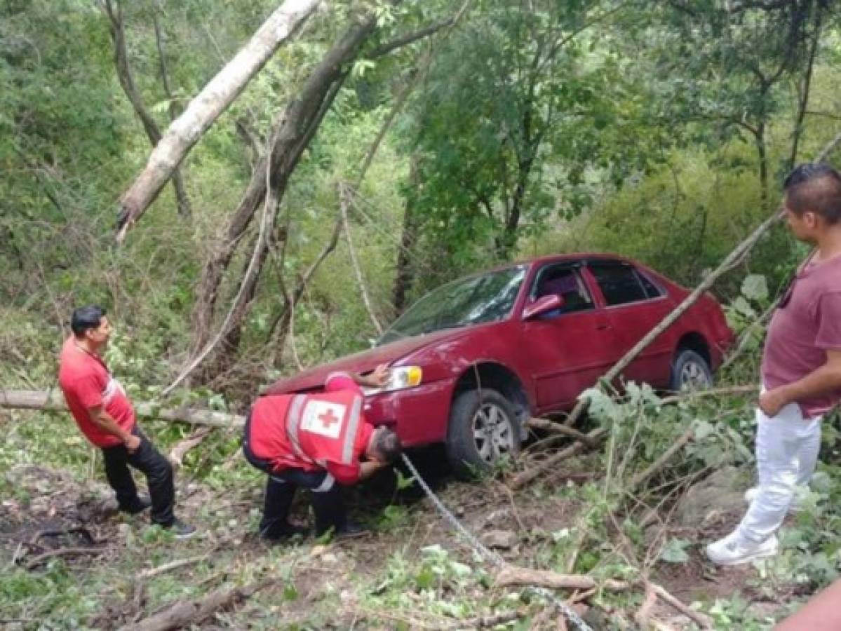 Dos mujeres resultan heridas tras sufrir accidente automovilístico en carretera a Olancho
