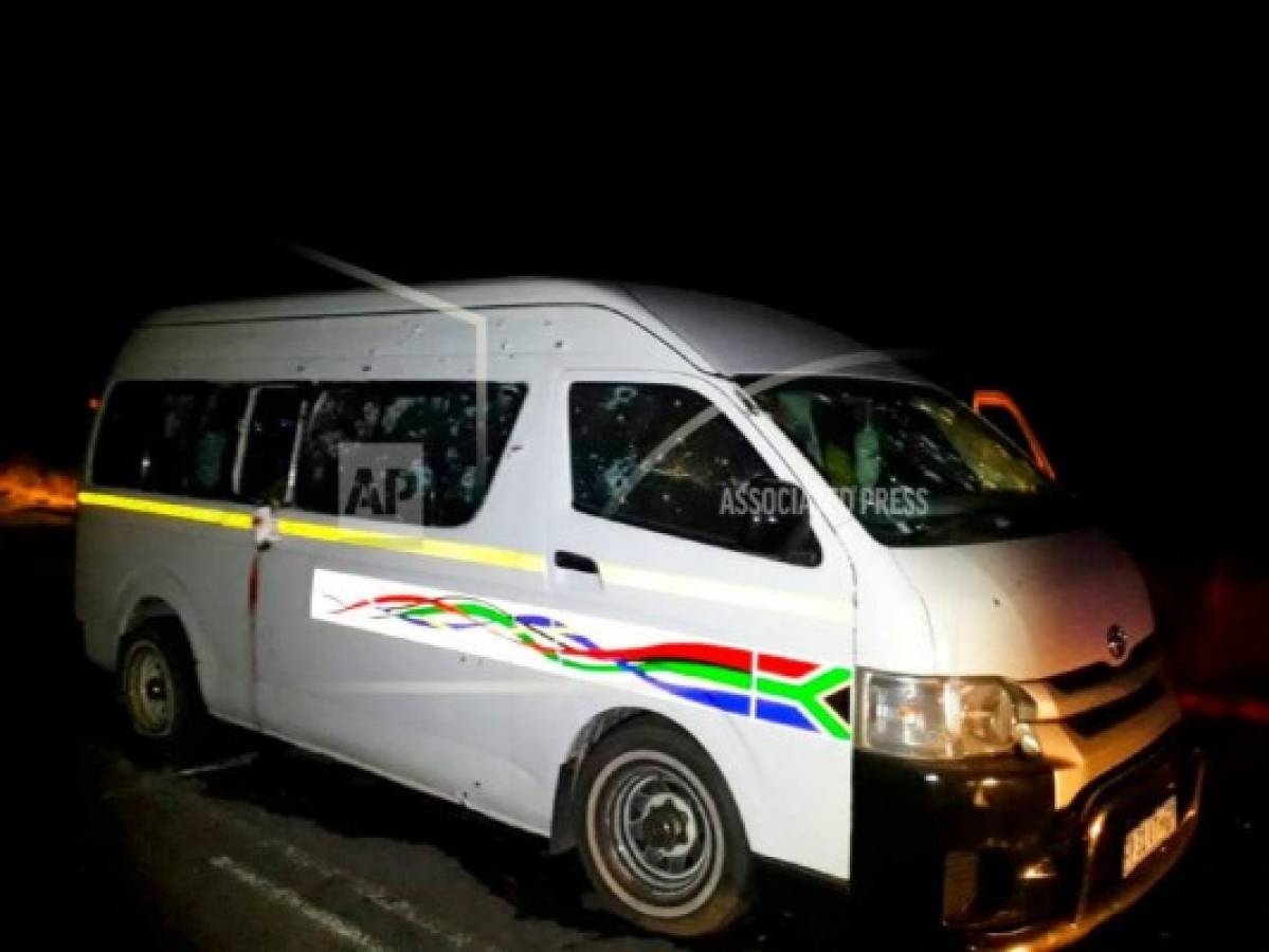 Unos 11 muertos en ataque contra vehículo en Sudáfrica  