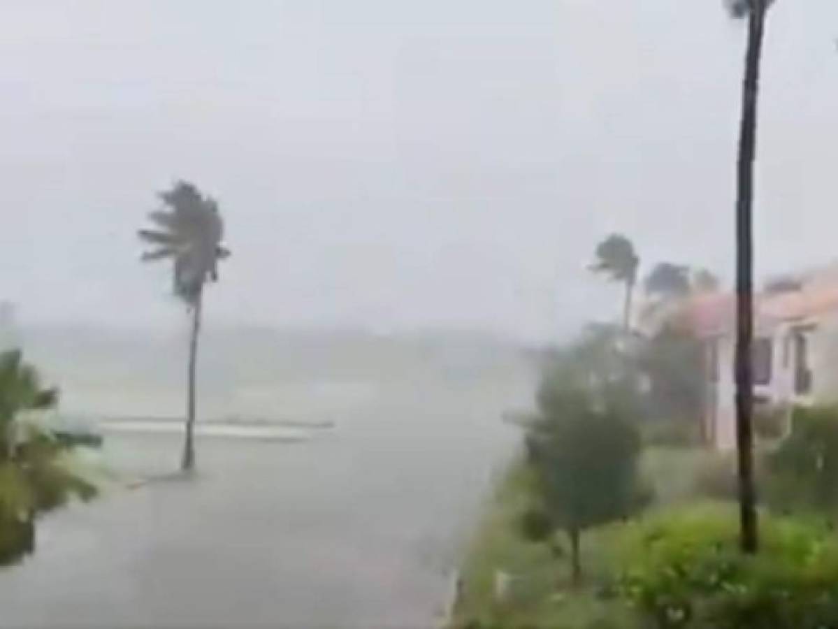 La tormenta Isaías golpea Puerto Rico con fuertes vientos y lluvias